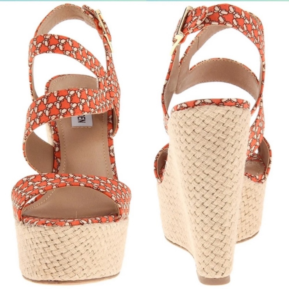 NEVER WORN Steve Madden Jenny orange raffia wedges